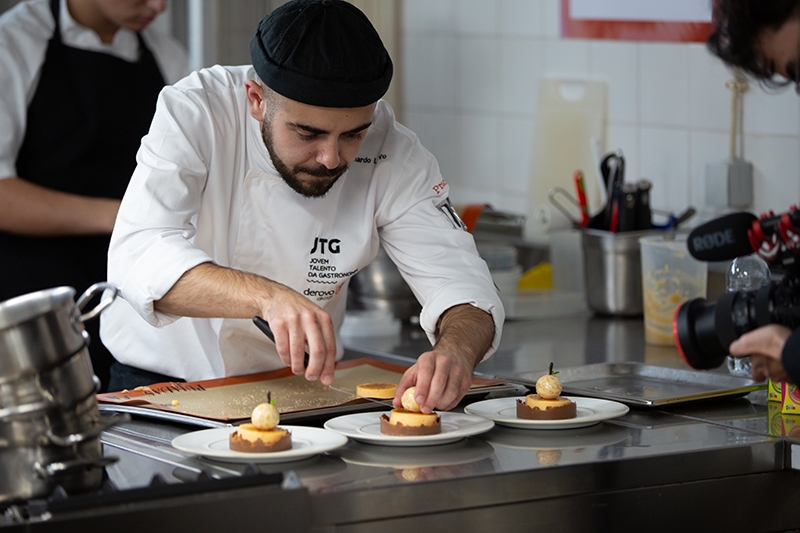 jovem talento de gastronomia derovo bernardo